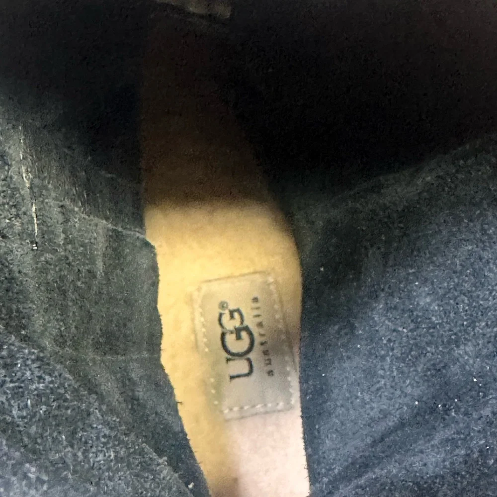 UGG elegant black